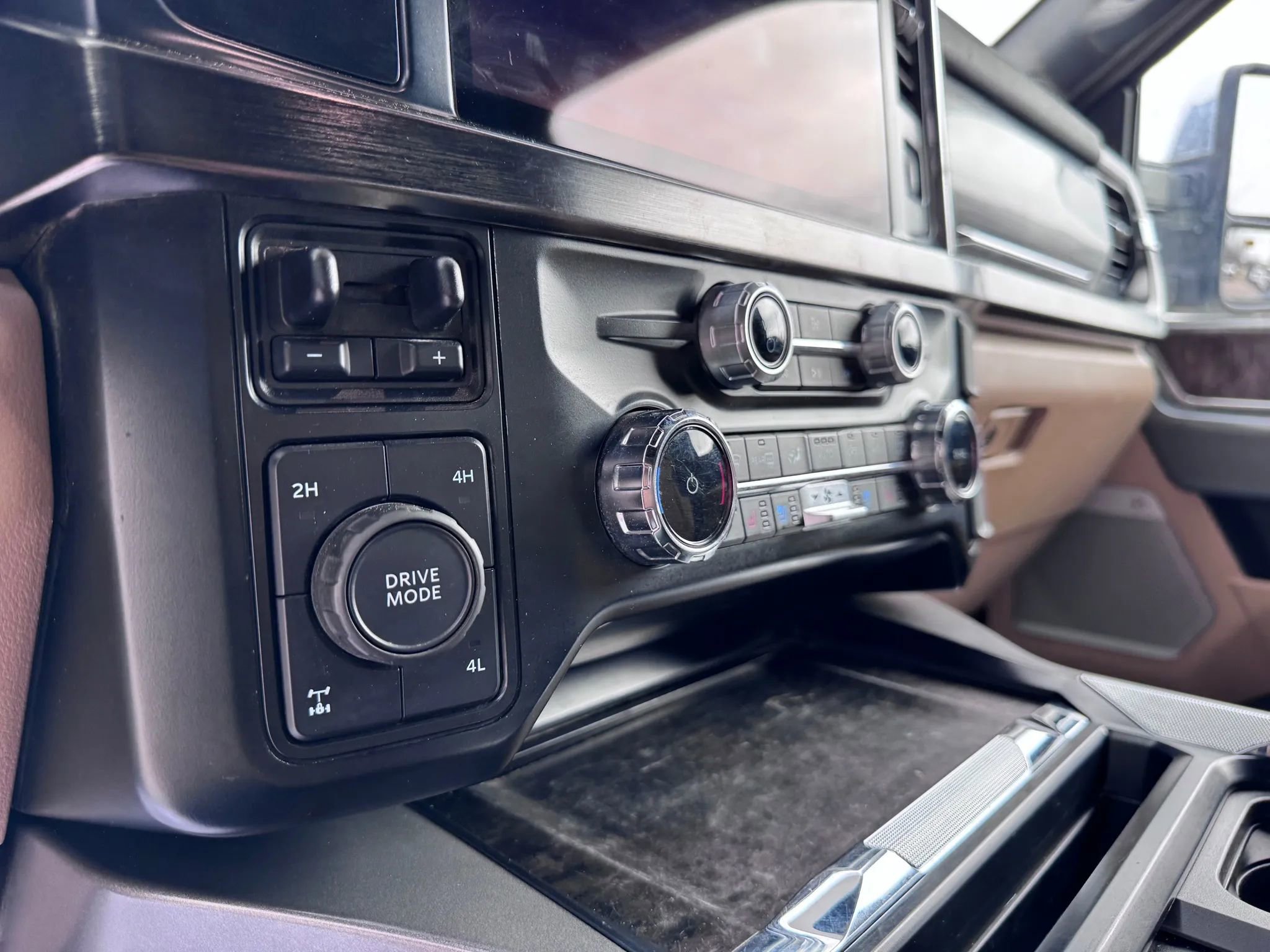 Used 2023 Ford F250 Lariat w/ Chrome Package image 31