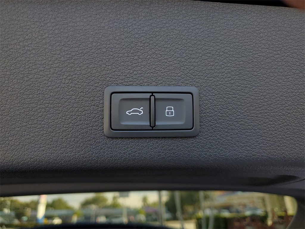 Used 2023 Audi e-tron S Prestige w/ Prestige Package image 30