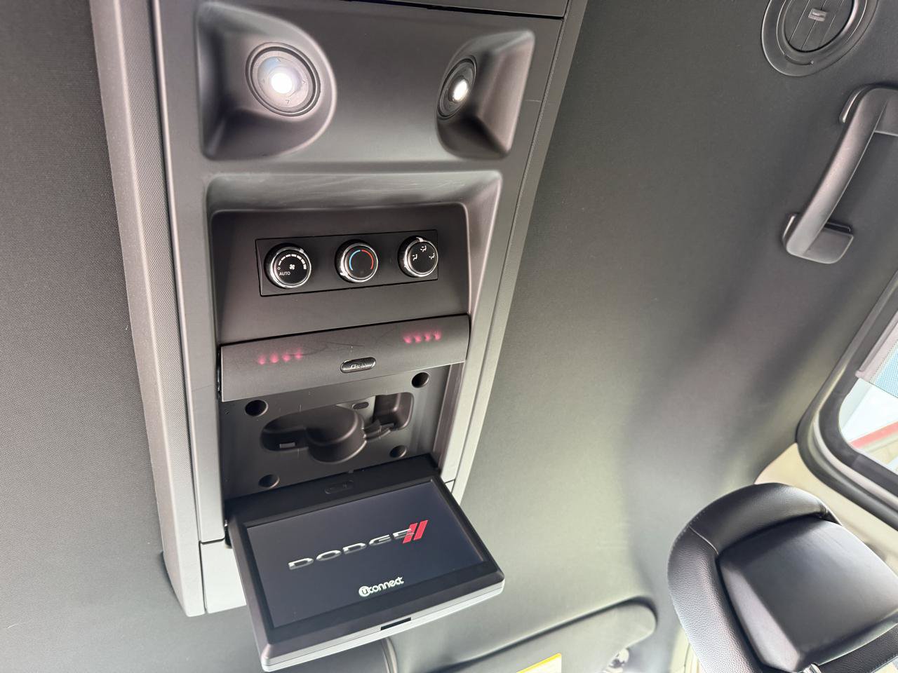 Used 2017 Dodge Grand Caravan SXT w/ Driver Convenience Group FWD image 21