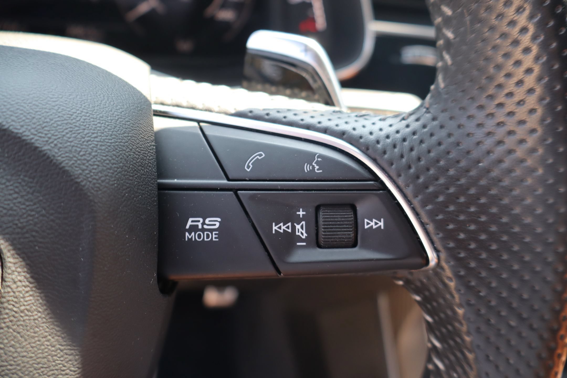 Used 2021 Audi RS Q8 w/ Carbon Optic Package AWD/4WD image 17