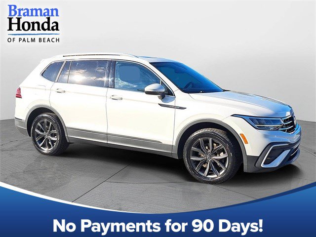 Used 2023 Volkswagen Tiguan SE image 1