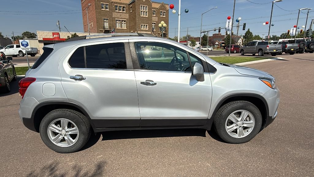 Used 2018 Chevrolet Trax LT w/ LT Convenience Package AWD/4WD image 4