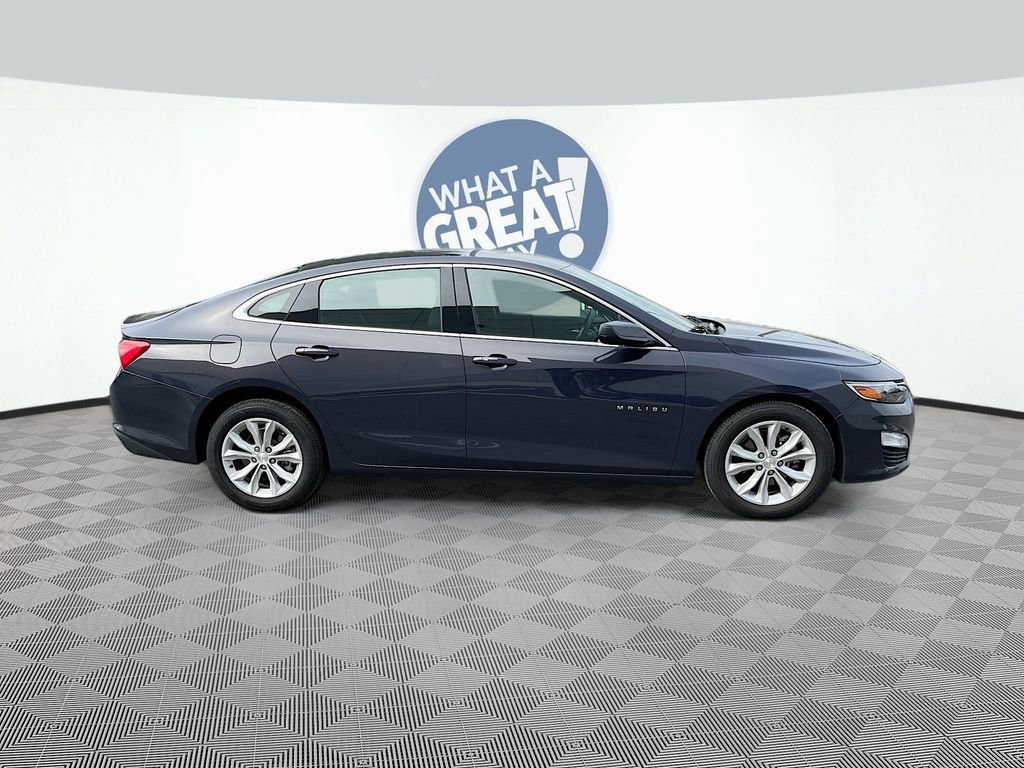 Used 2025 Chevrolet Malibu LT FWD image 4