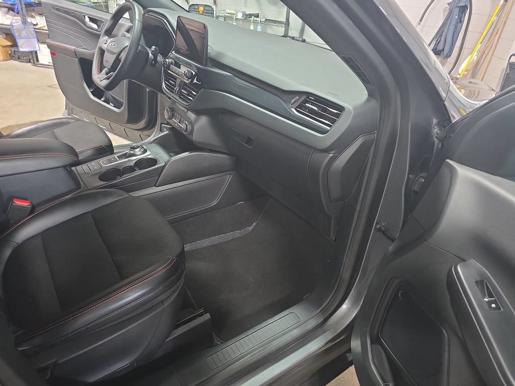 Used 2023 Ford Escape ST-Line FWD image 10