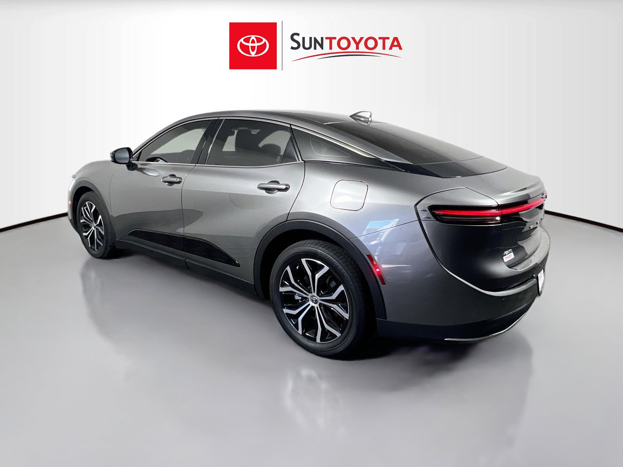 Used 2023 Toyota Crown Limited image 6