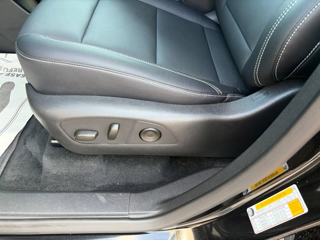 Used 2026 Chevrolet Traverse LT AWD/4WD image 16