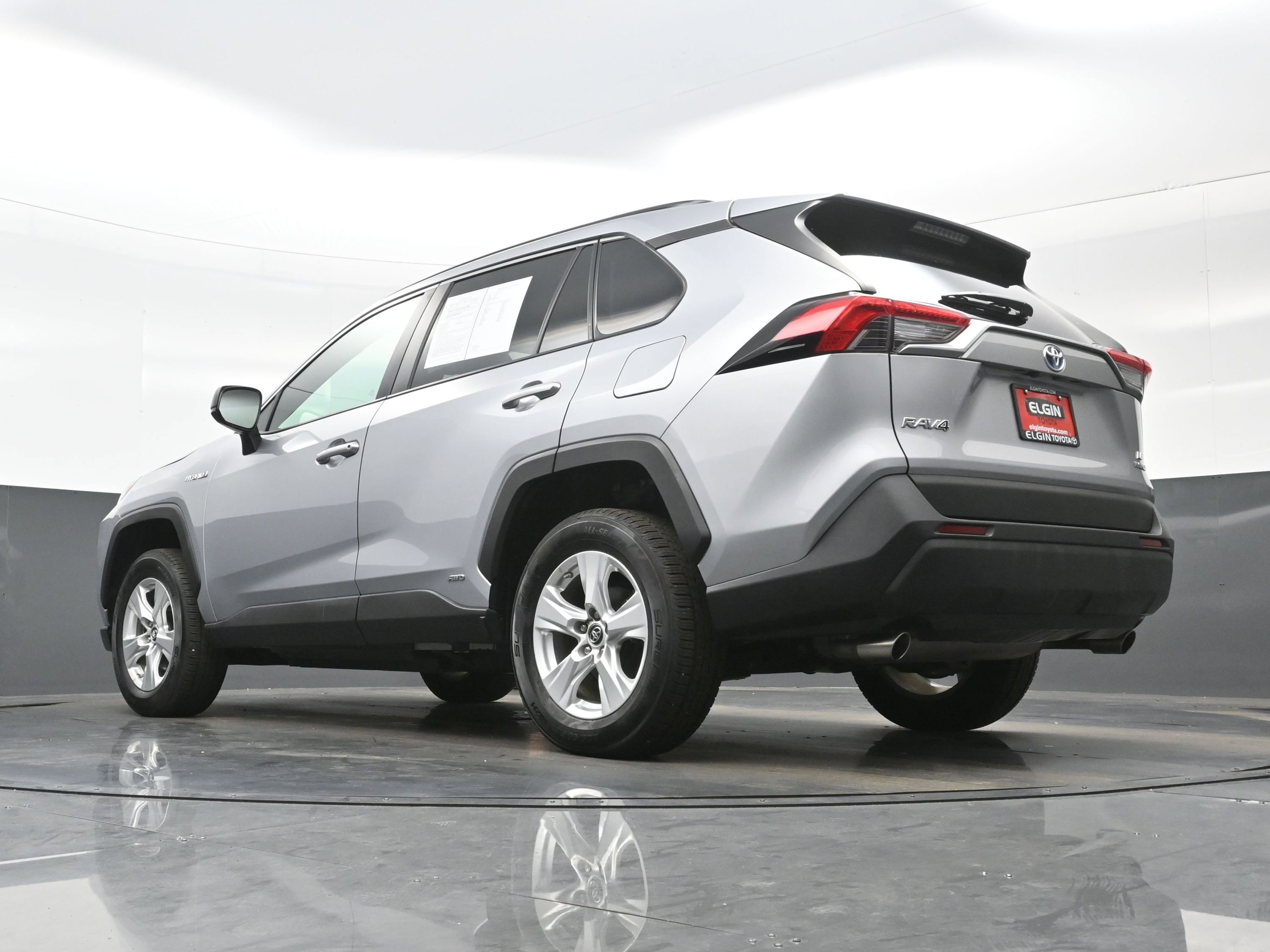 Used 2021 Toyota RAV4 LE image 28