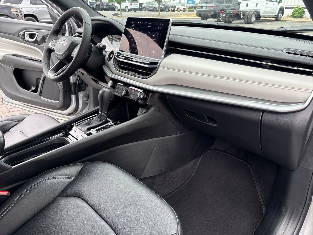 Used 2026 Jeep Compass Limited AWD/4WD image 39