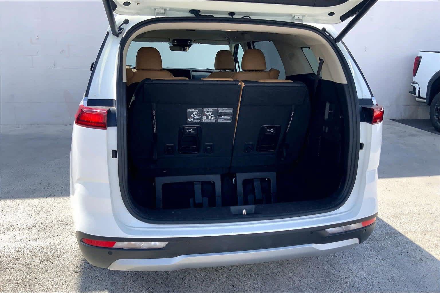 Used 2023 Kia Carnival EX FWD image 18