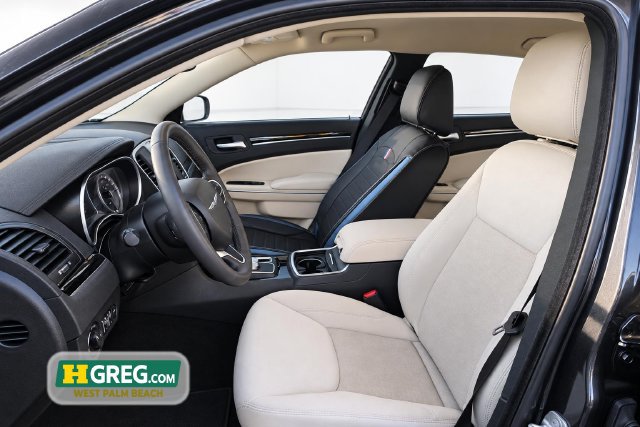 Used 2023 Chrysler 300 Touring w/ Sport Appearance Package RWD image 10