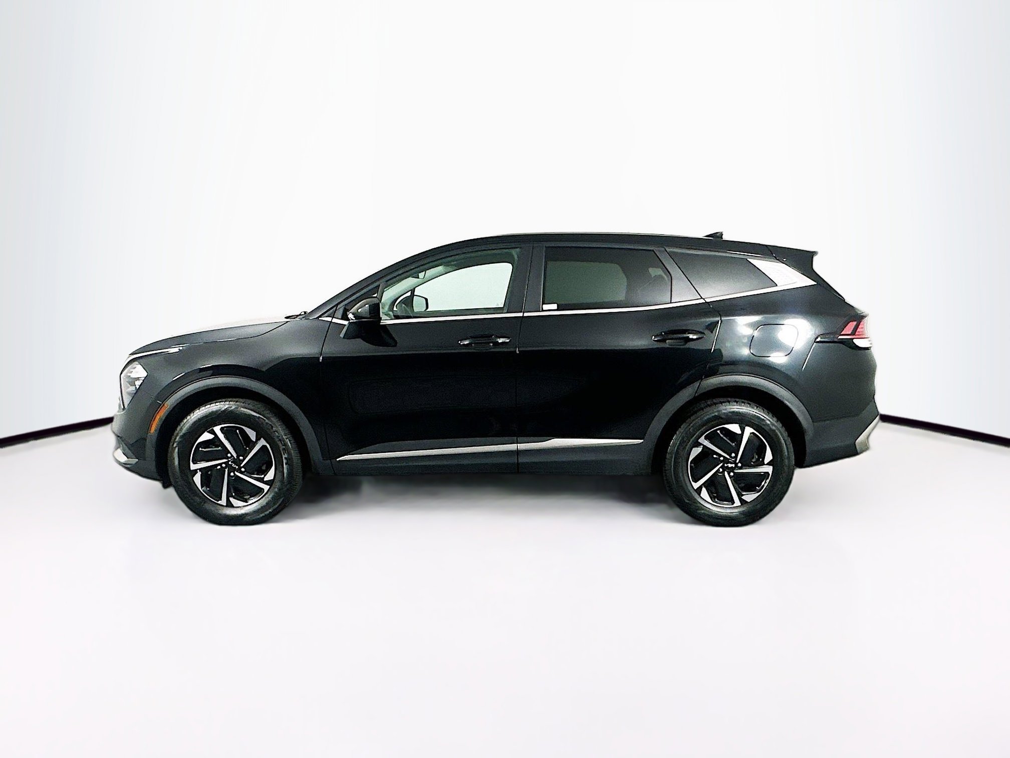 Used 2023 Kia Sportage LX image 4