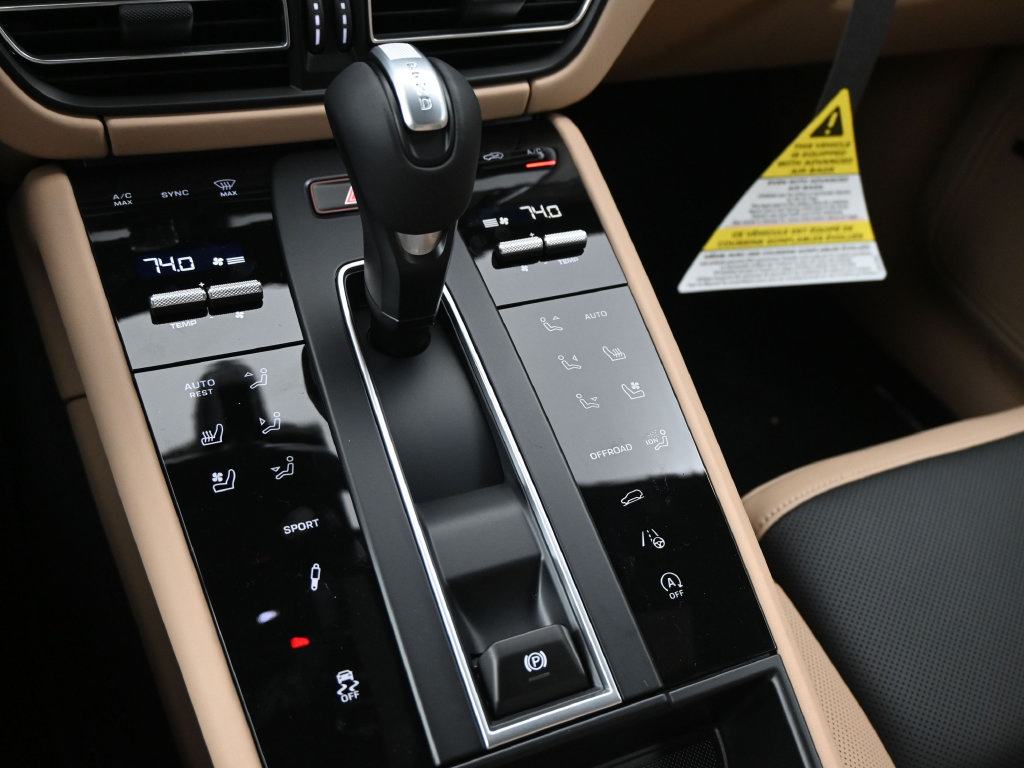 Certified 2026 Porsche Macan AWD/4WD image 13