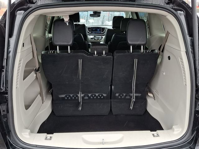 Used 2024 Chrysler Pacifica Touring-L image 21