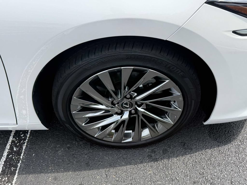 Used 2025 Lexus ES 300h Ultra Luxury w/ Accessory Package (Z2) FWD image 6