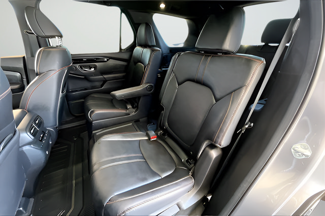 Used 2025 Honda Pilot TrailSport image 19