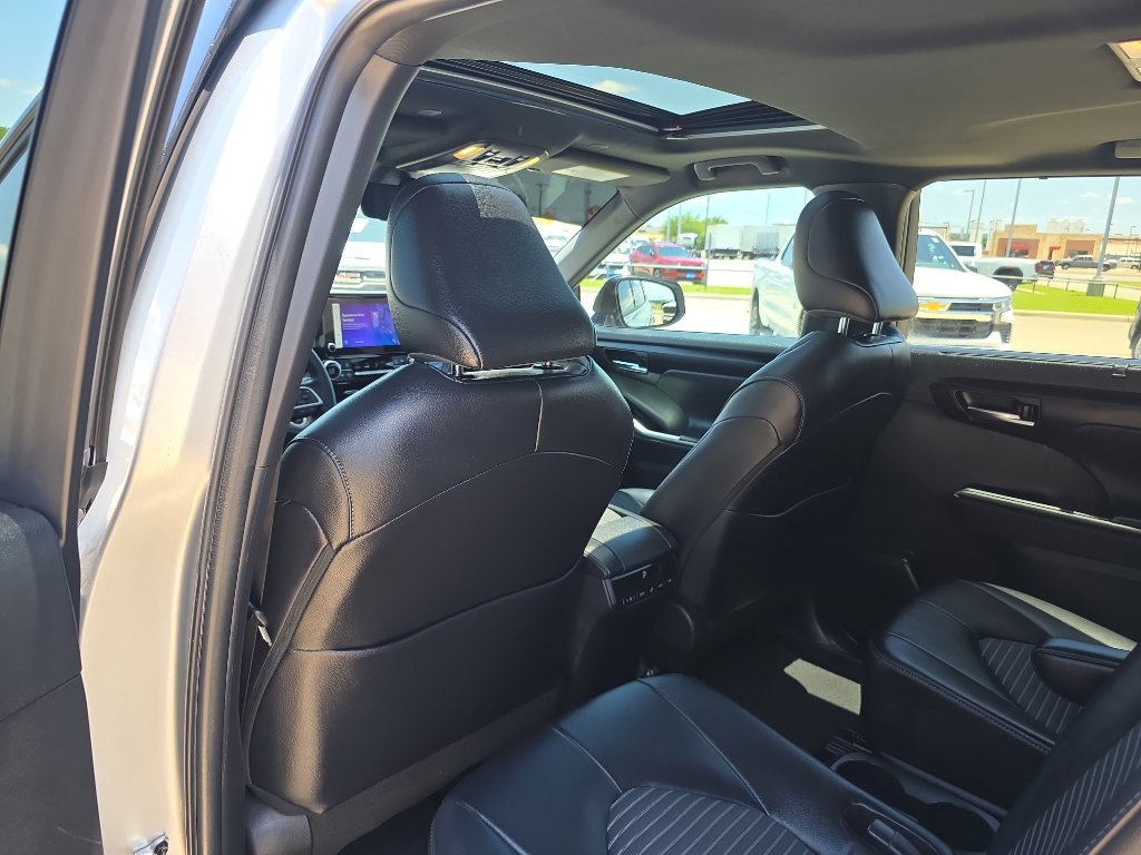 Certified 2024 Toyota Highlander XSE FWD image 15