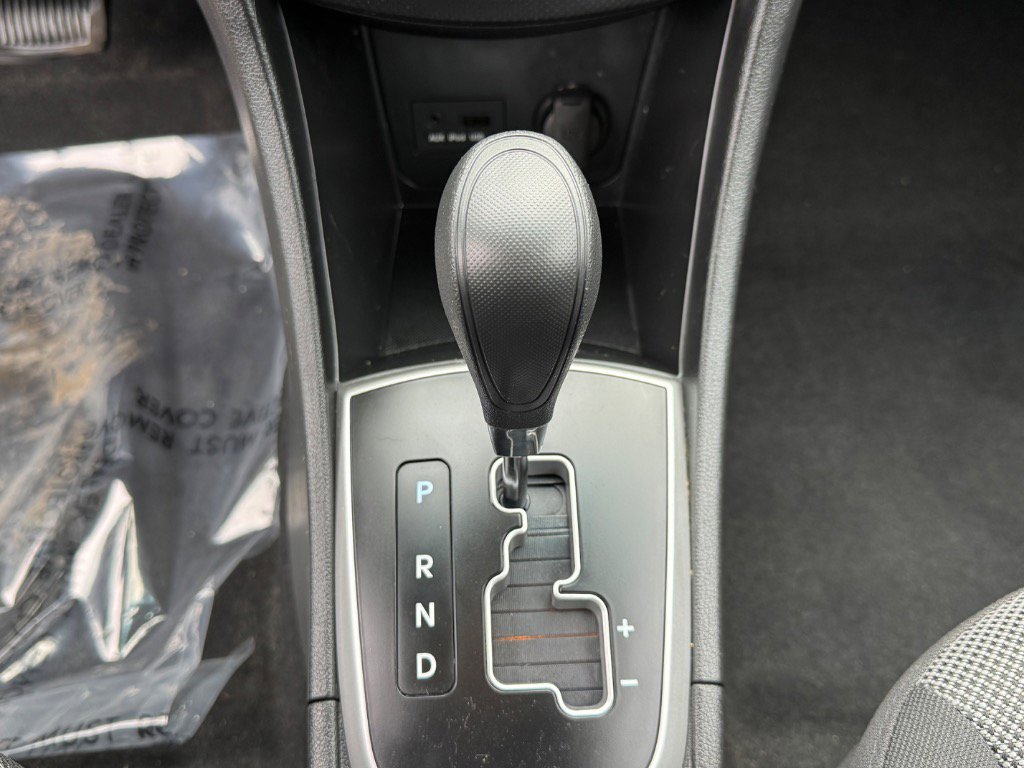 Used 2012 Hyundai Accent GS FWD image 23