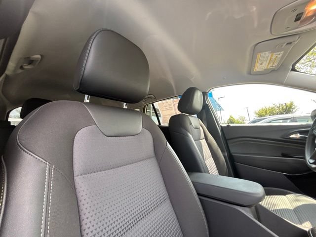 Used 2025 Chevrolet Trax LT FWD image 10