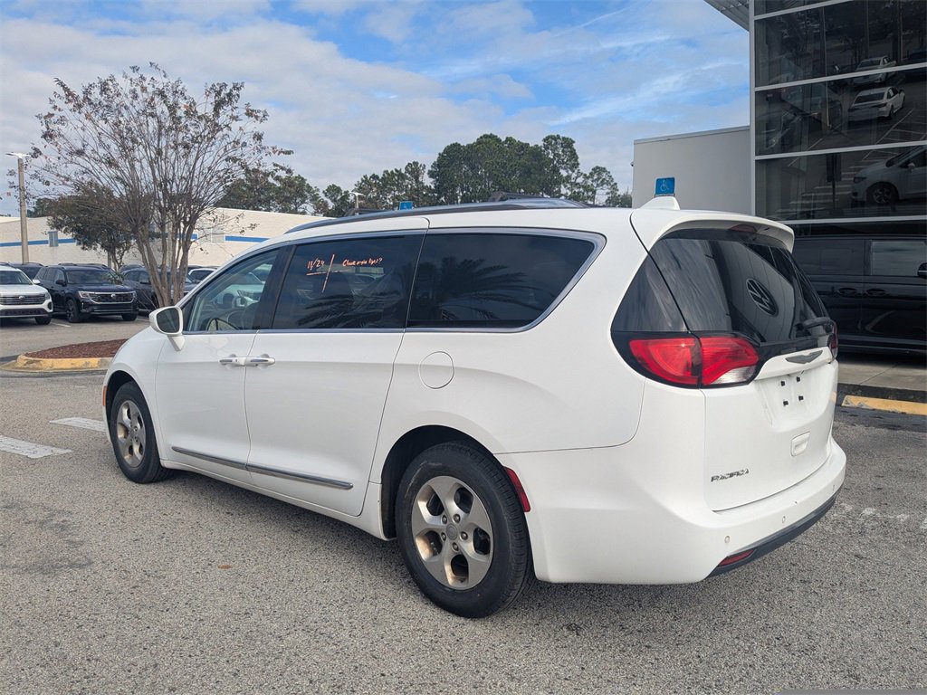 Used 2017 Chrysler Pacifica Touring-L Plus image 10