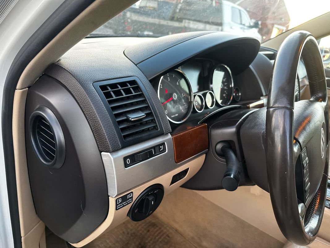 Used 2009 Volkswagen Touareg V6 AWD/4WD image 23