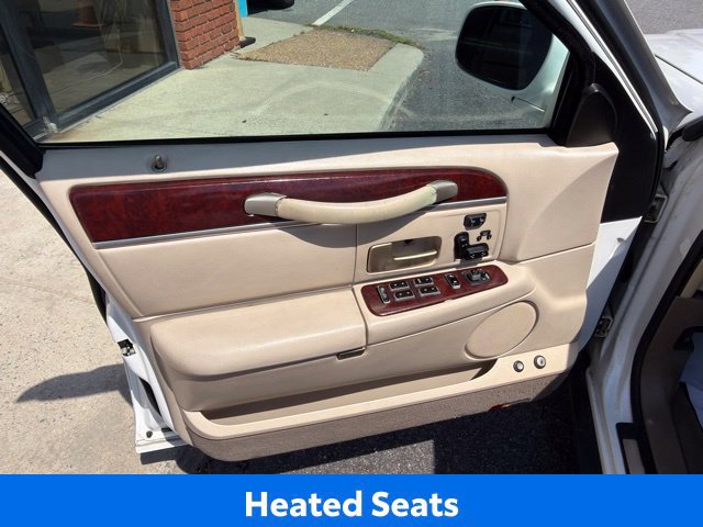Used 2004 Lincoln Town Car Ultimate RWD image 8