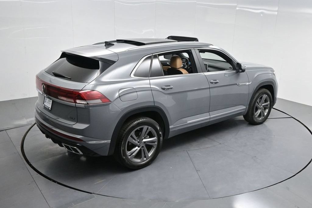 Used 2024 Volkswagen Atlas Cross Sport SEL R-Line AWD/4WD image 62