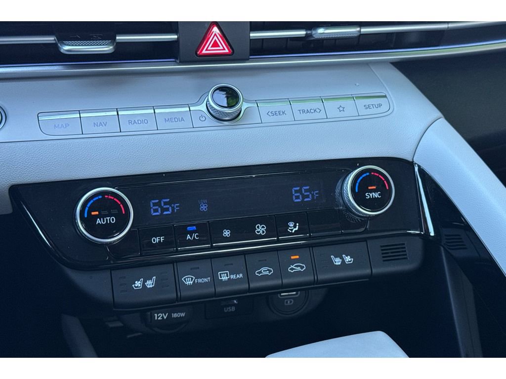 Used 2023 Hyundai Elantra Limited image 21