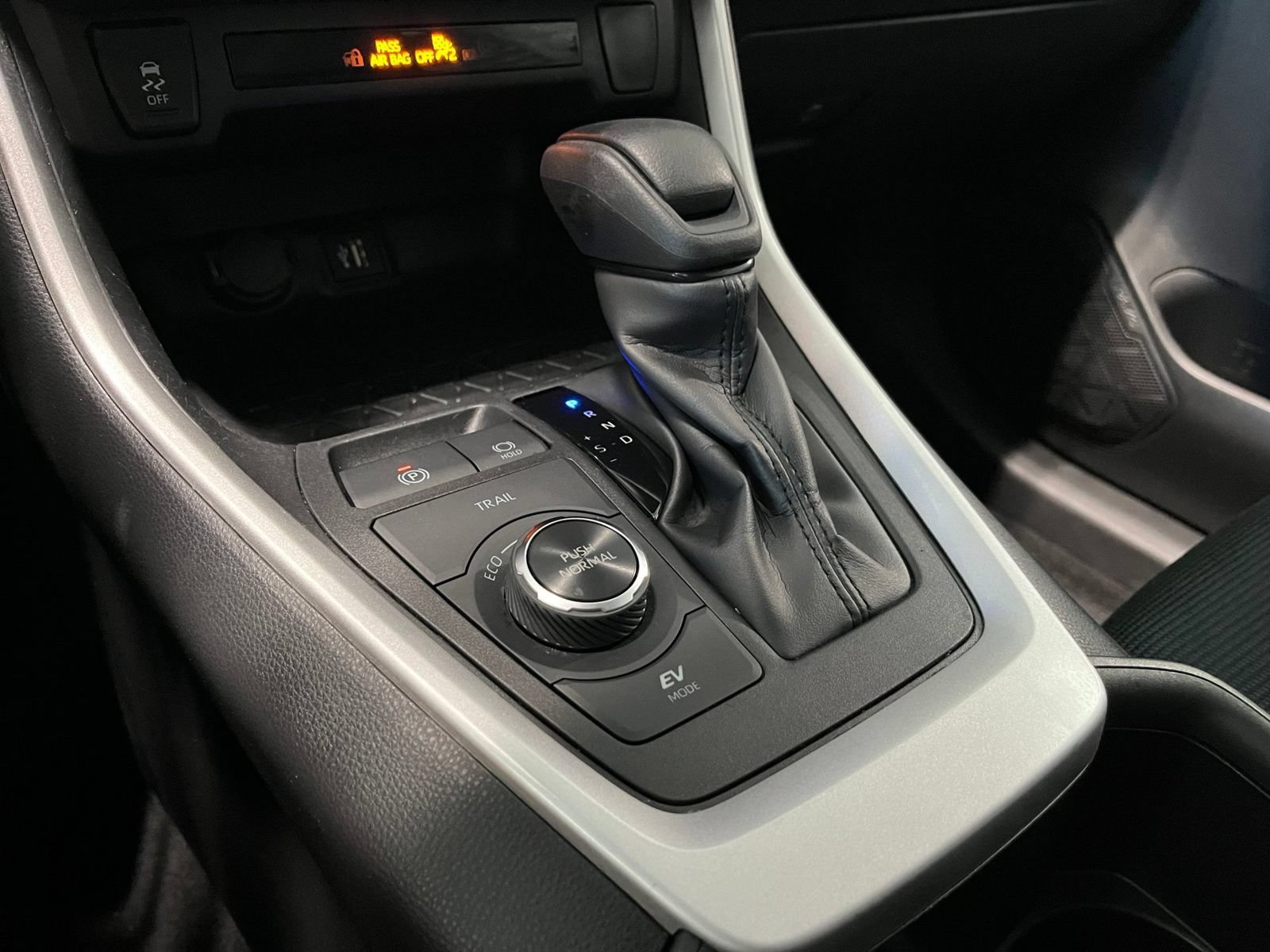 Used 2025 Toyota RAV4 LE AWD/4WD image 28