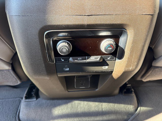 Used 2023 Chevrolet Suburban LT w/ Luxury Package image 35