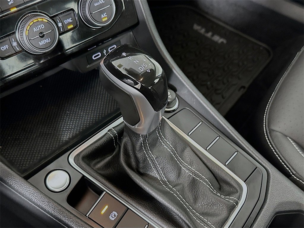 Used 2022 Volkswagen Jetta SE image 22