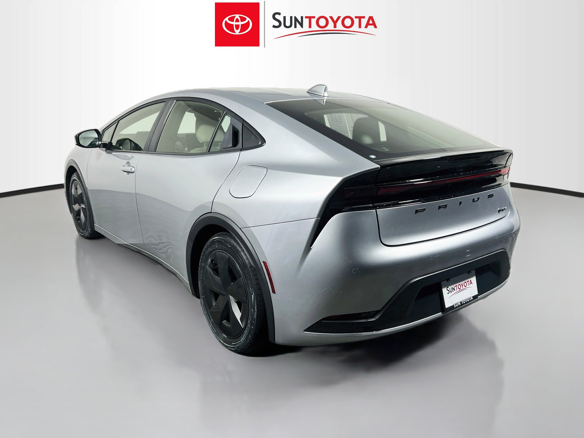 Used 2024 Toyota Prius LE FWD image 6