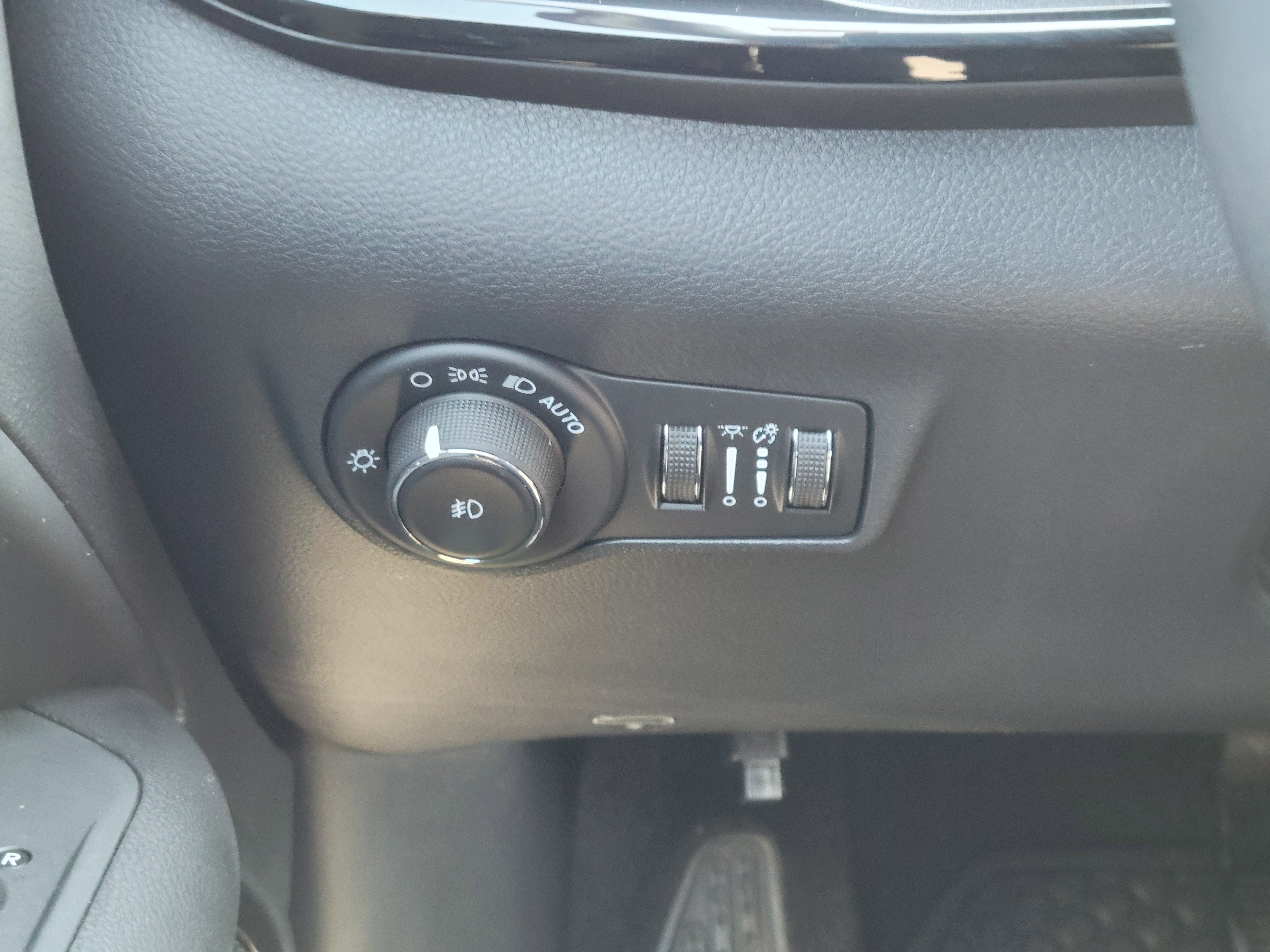 New 2026 Jeep Compass Latitude image 10