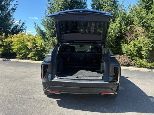 Used 2025 Cadillac Lyriq Luxury w/ LPO, Floor Liner Package AWD/4WD image 5