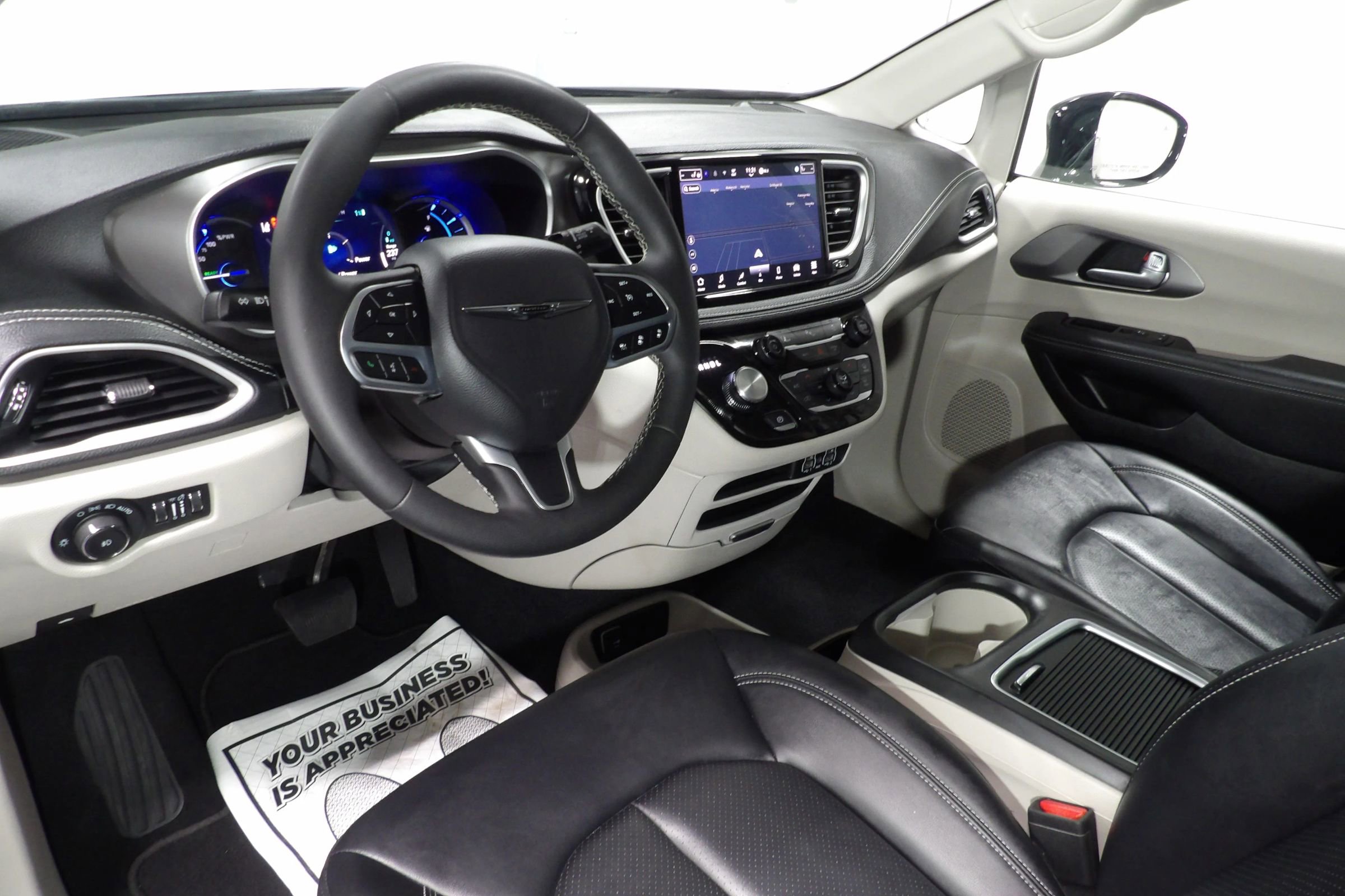 Used 2024 Chrysler Pacifica Limited image 17