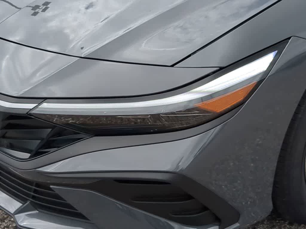 New 2025 Hyundai Elantra SE image 11