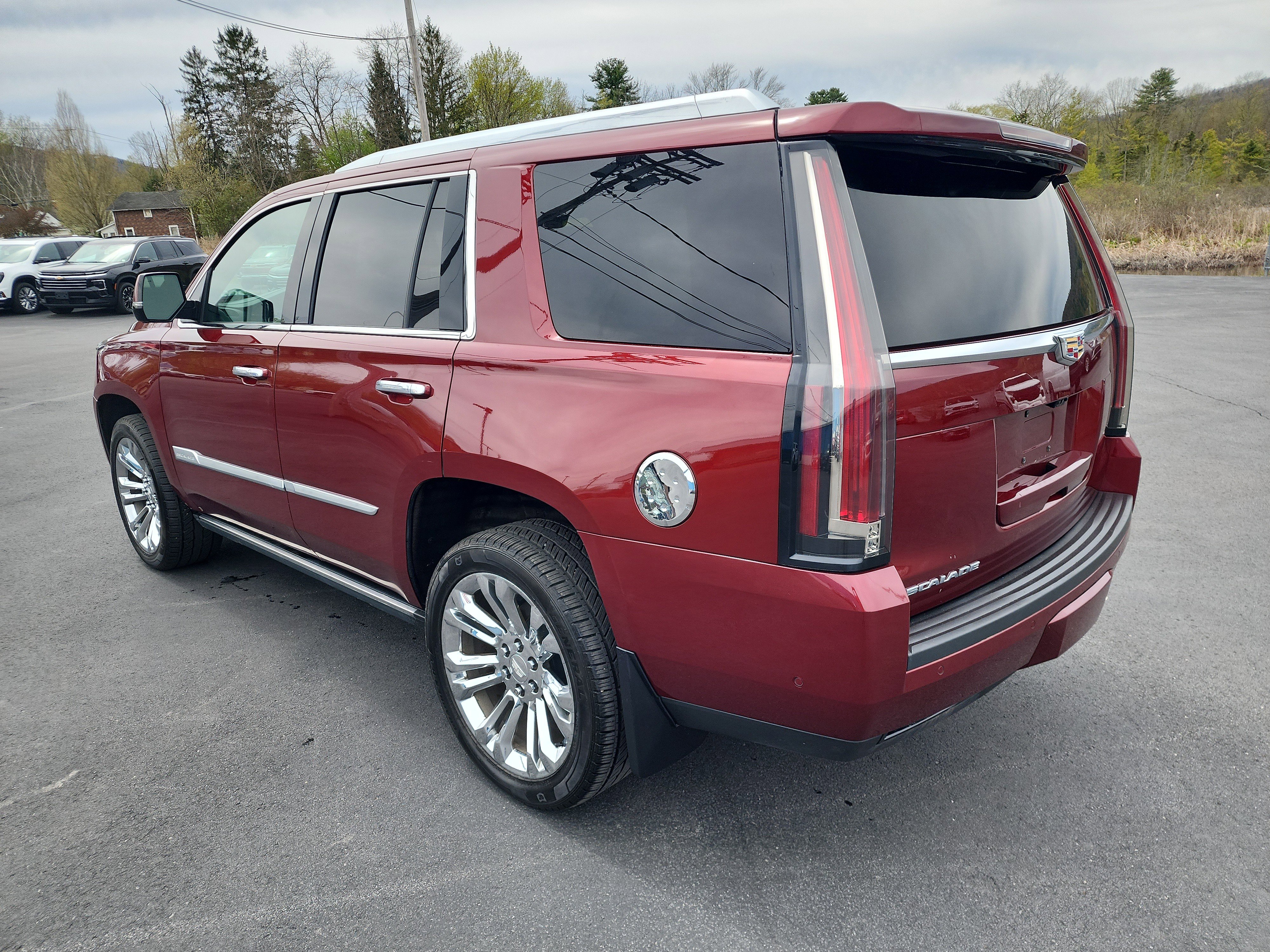 Certified 2020 Cadillac Escalade Premium Luxury w/ LPO, Radiant Package AWD/4WD image 6