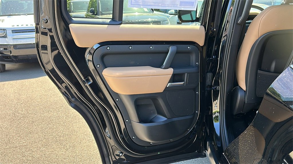 New 2025 Land Rover Defender 110 X-Dynamic SE image 23
