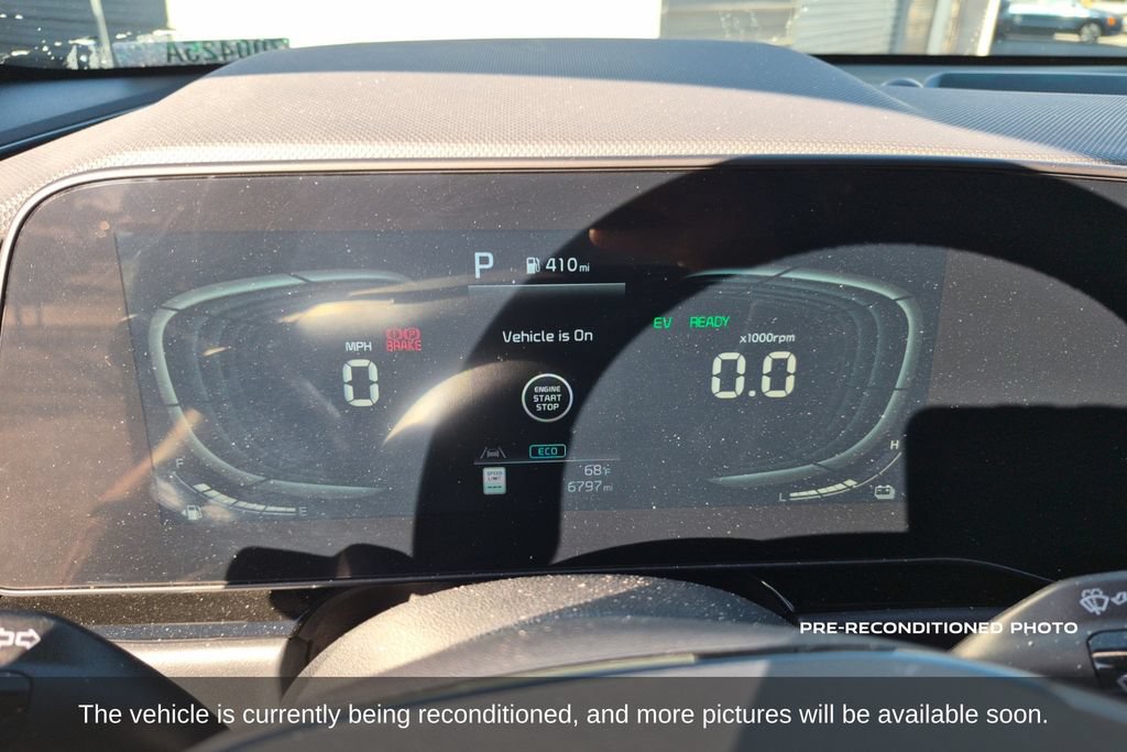 Used 2025 Kia Niro EX FWD image 16