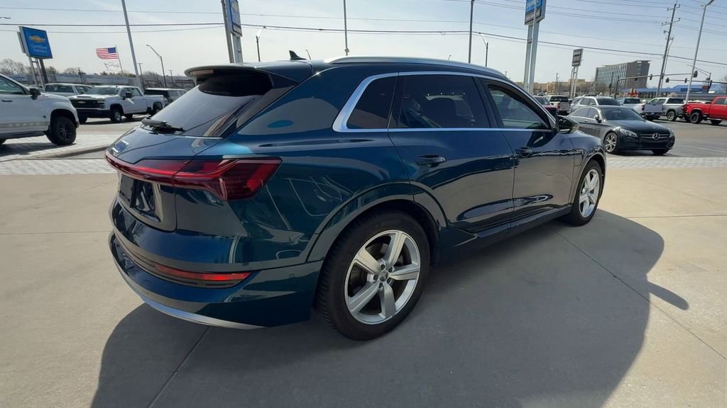 Used 2019 Audi e-tron Premium Plus image 8