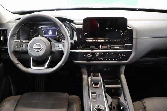 New 2025 Nissan Pathfinder SL w/ Black Appearance Package image 13