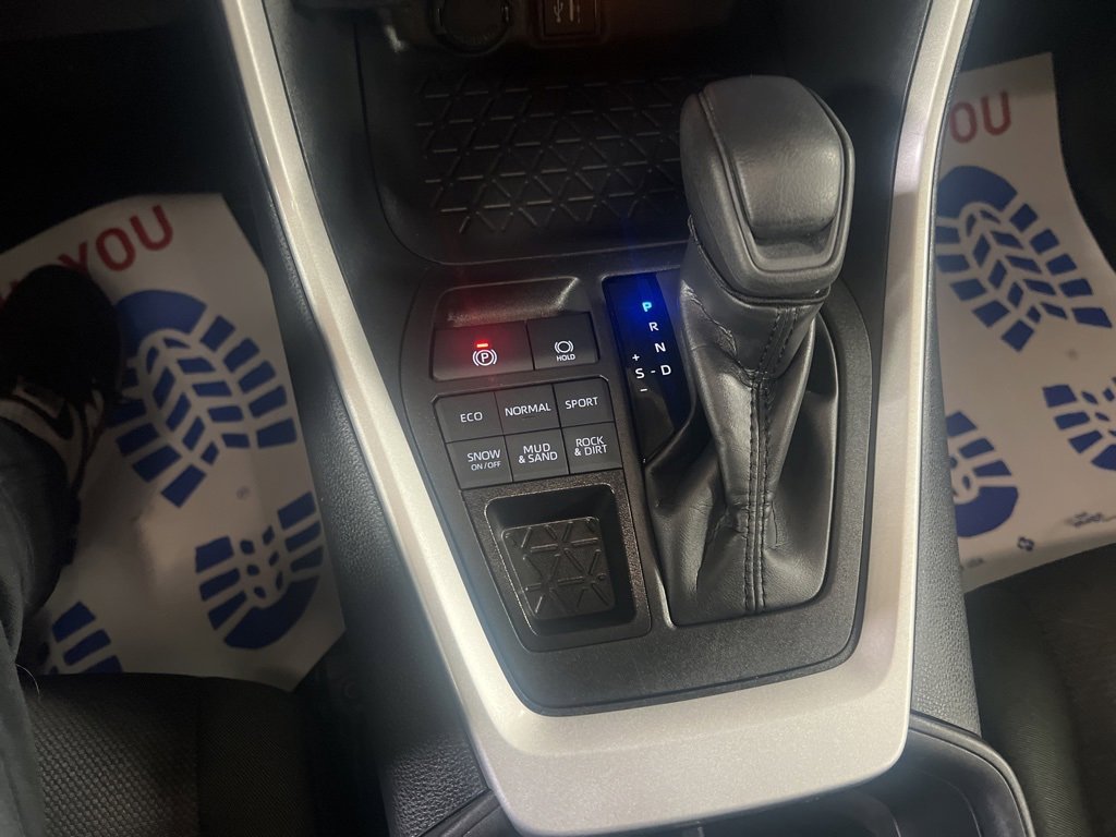 Used 2025 Toyota RAV4 XLE image 12
