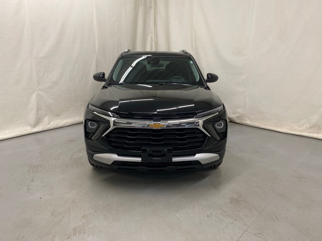 Used 2025 Chevrolet TrailBlazer LT AWD/4WD image 3