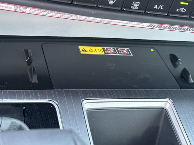 Used 2026 Toyota Sienna XLE FWD image 21