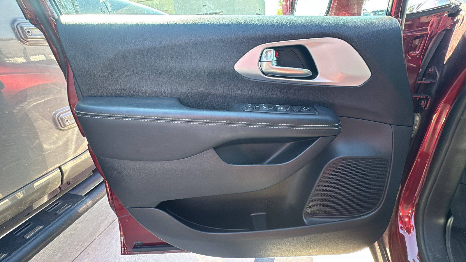 Certified 2020 Chrysler Pacifica Touring w/ S Appearance Package FWD image 16