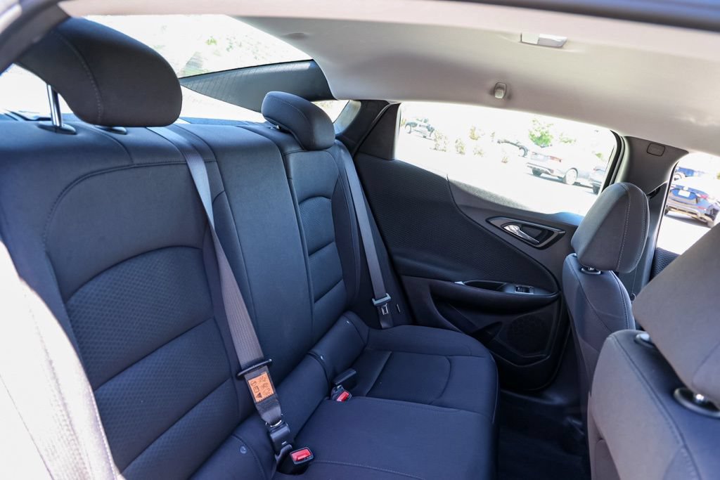 Used 2025 Chevrolet Malibu RS FWD image 17