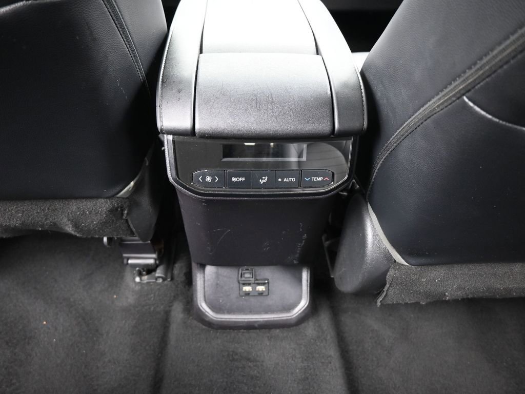Used 2021 Toyota Highlander XLE image 36