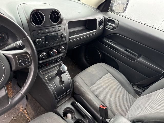 Used 2014 Jeep Patriot Latitude w/ Sun/Sound Group AWD/4WD image 9