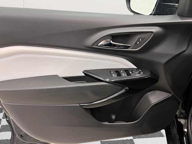 Certified 2025 Chevrolet Trax LT w/ LT Convenience Package FWD image 15