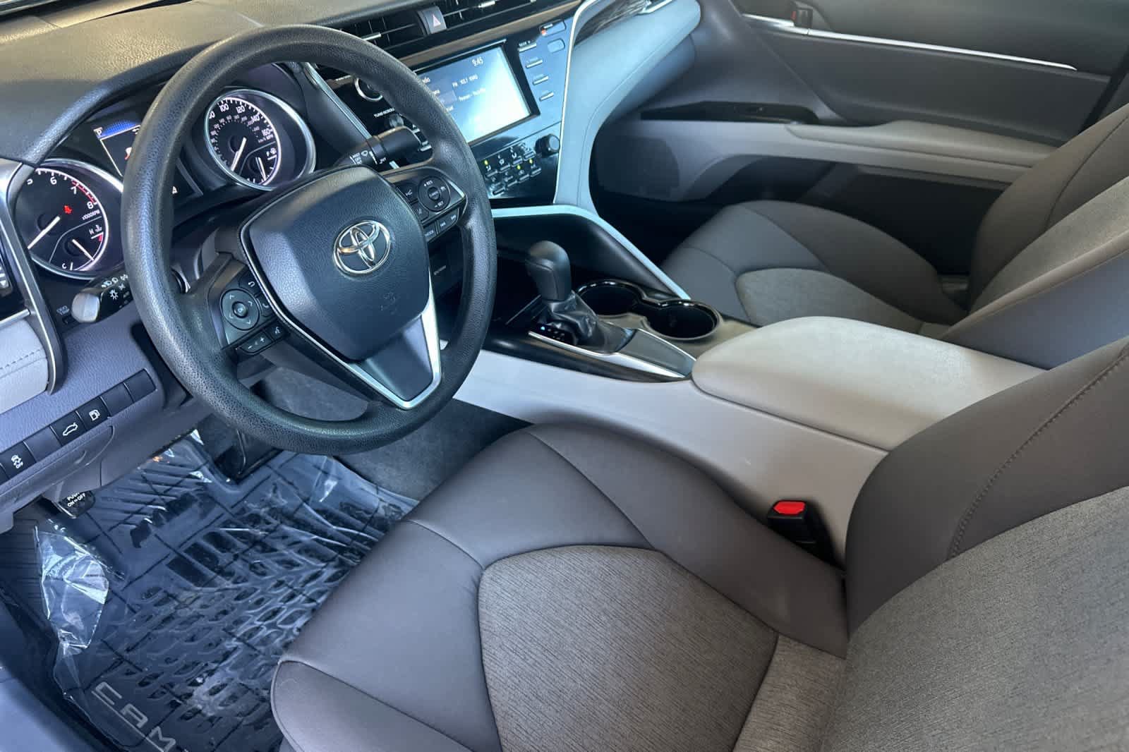 Used 2018 Toyota Camry FWD image 11