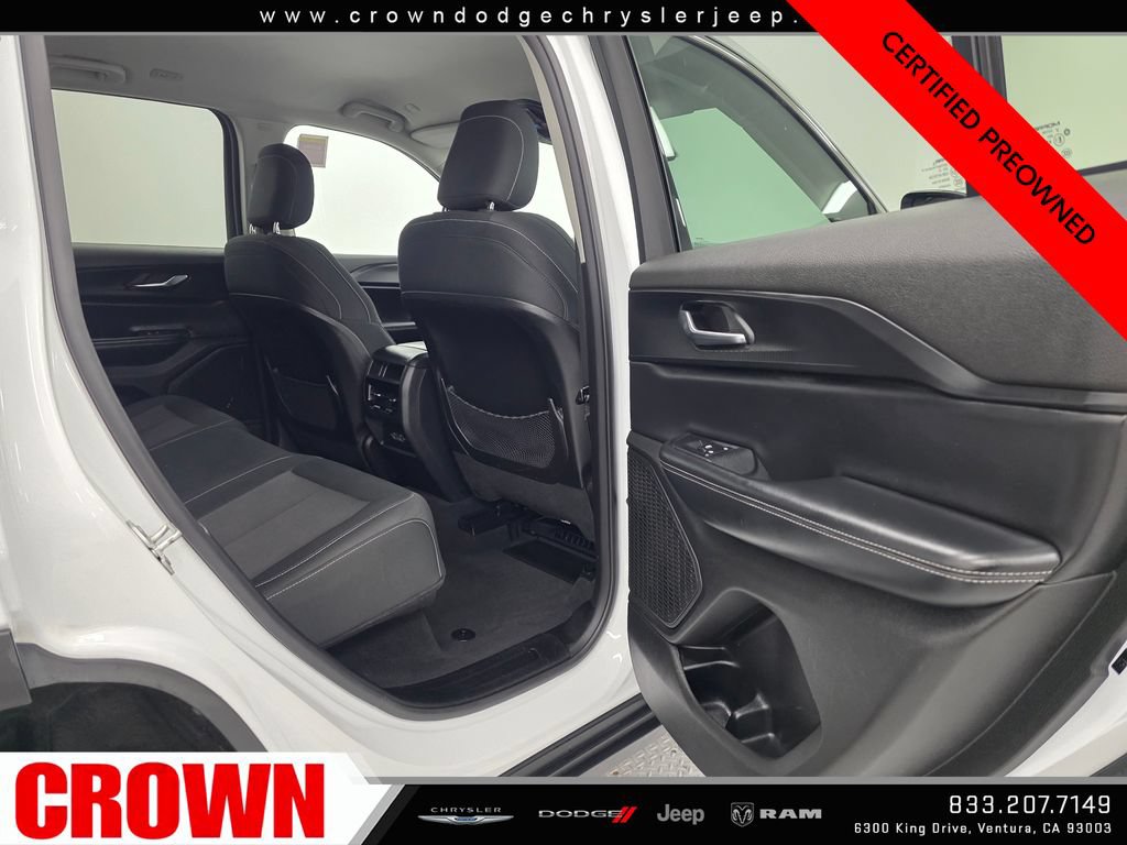 Used 2024 Jeep Grand Cherokee Laredo AWD/4WD image 15